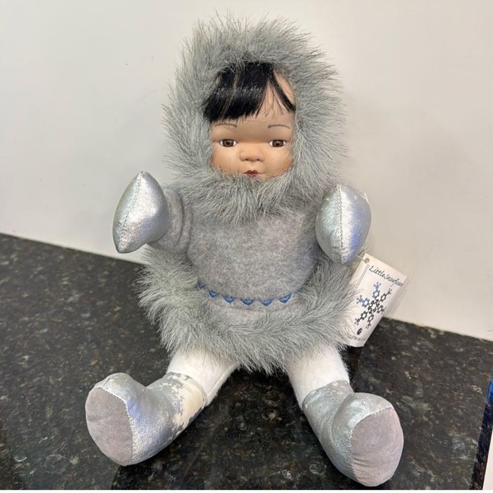Little Snowflower Porcelain Eskimo Doll 1995 Collectible Cloth Body Size 13”